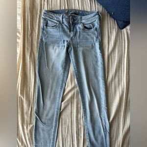 Light wash American Eagle Jeans Size 4